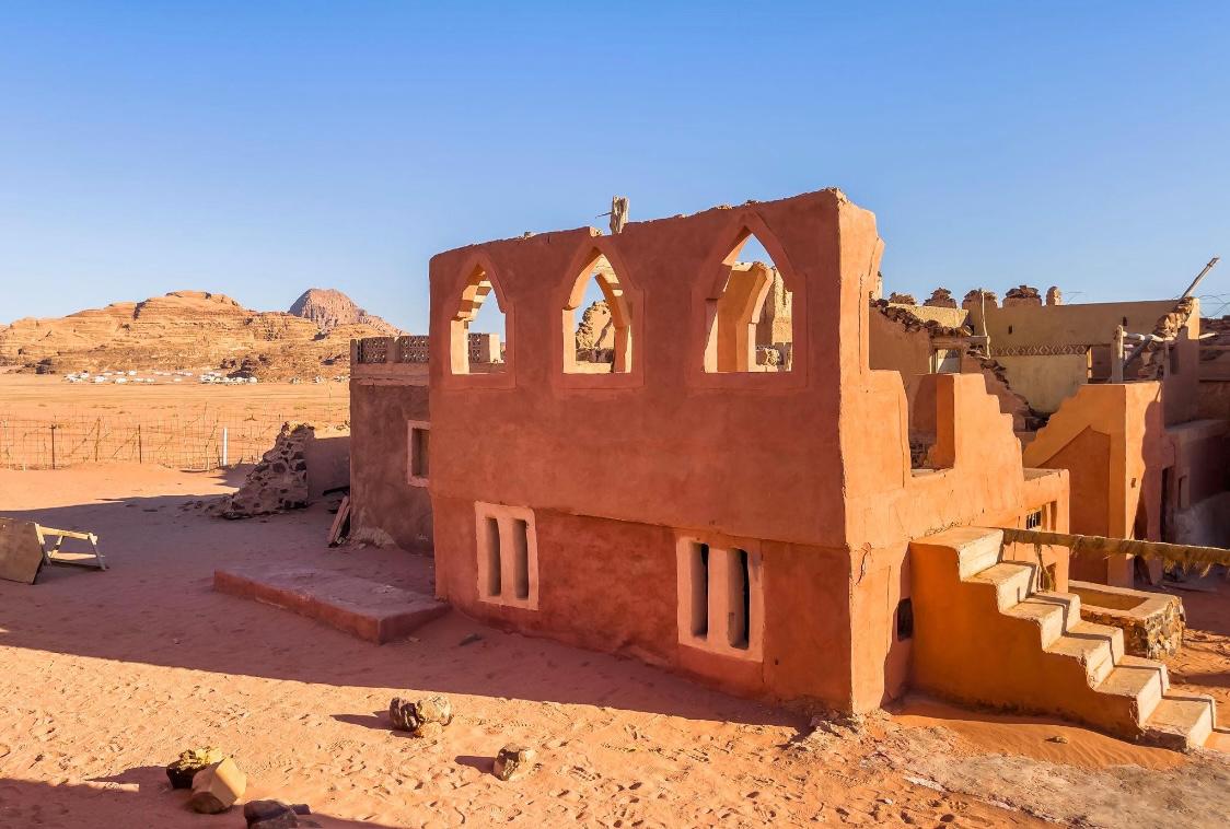 Attractions and surrounding landscapes